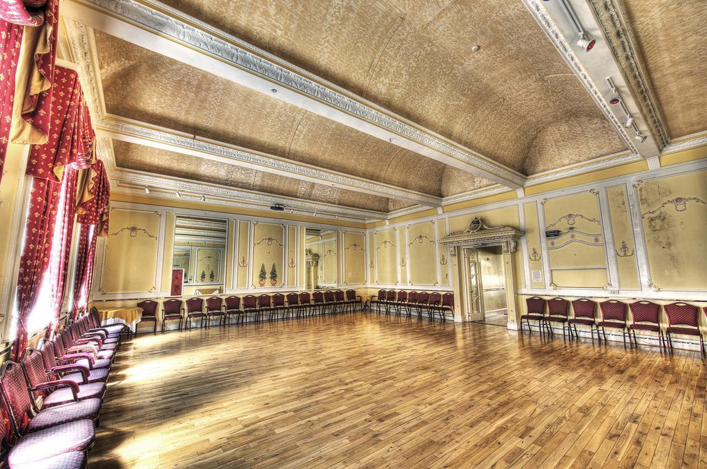Albany Lions Hotel AEGON International Exteriér fotografie